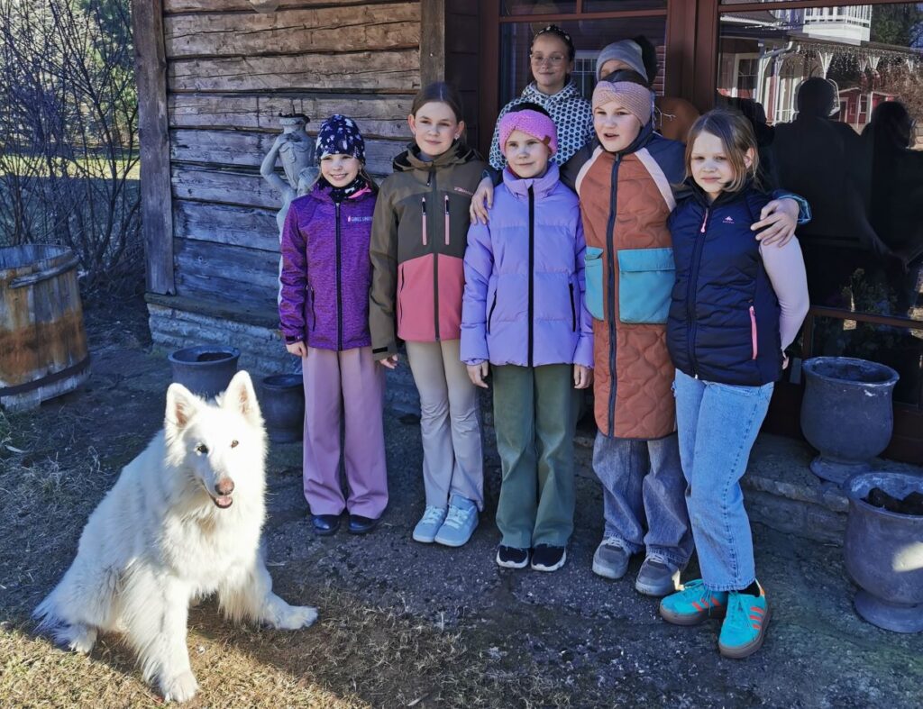 Tüdrukute meigipeo ühispilt